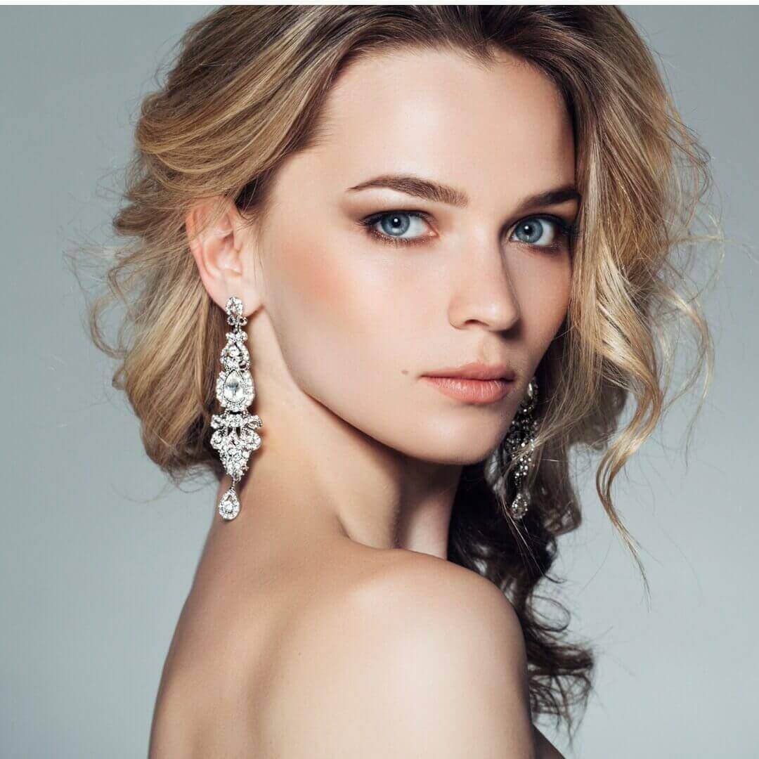 思わずにやける男性心理とは 顔がにやけてしまう男性の本音はこれ