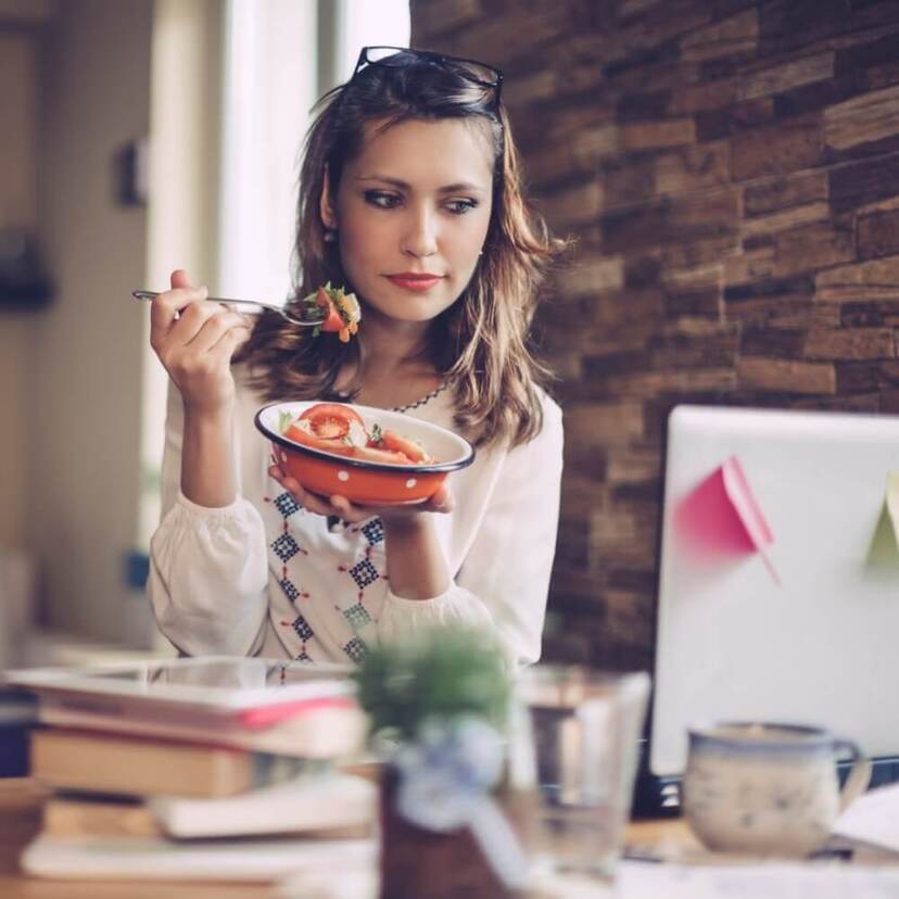 いつものランチグループの同僚に、「今後はひとりで食べたいな」と思った時の口実７パターン