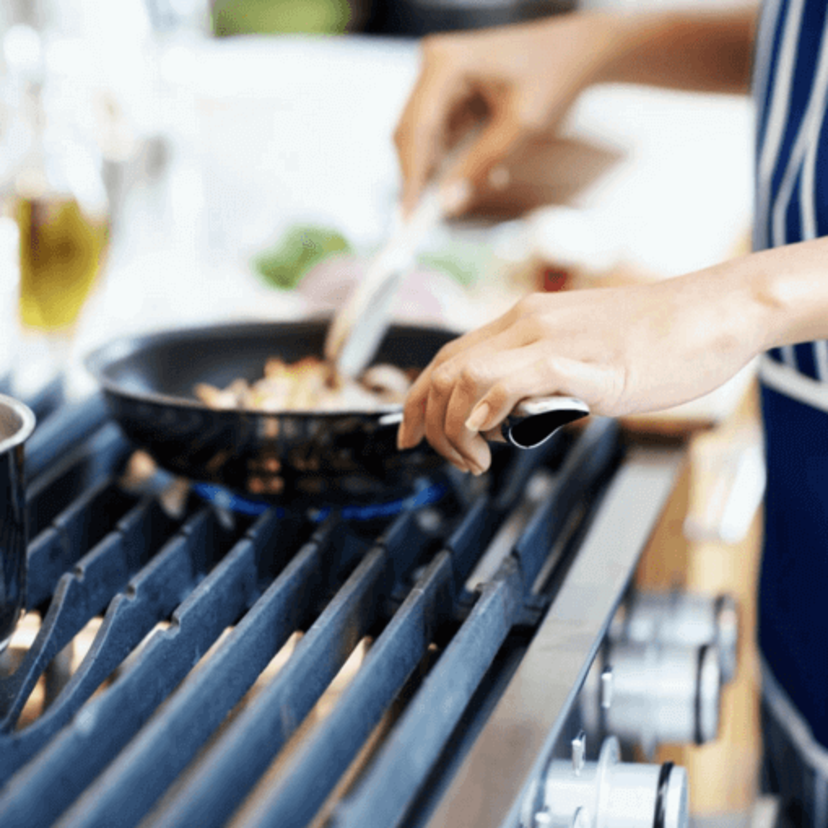 豪快さが命！彼女をホレボレさせる「男の手料理」の作法９パターン