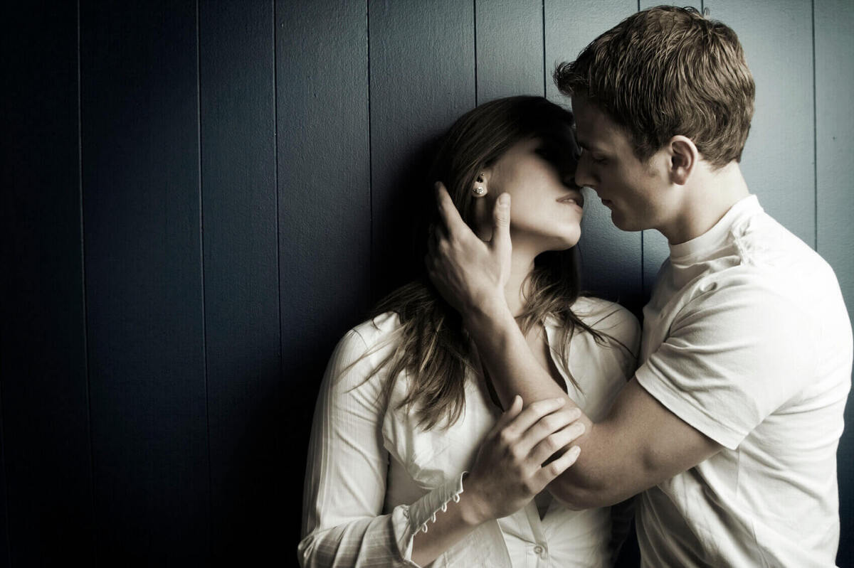 エレベーターでキス さすがモテ男 と思われる自然なキスの流れ9つ
